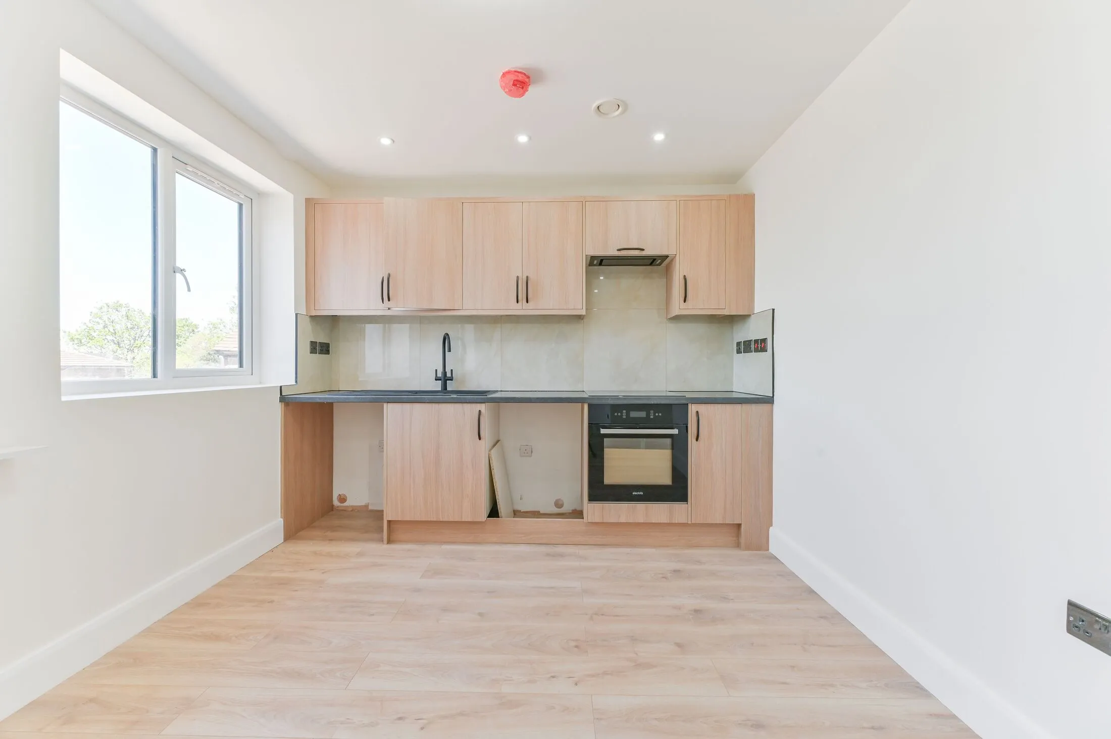 Flat Waverley Way in Greater London