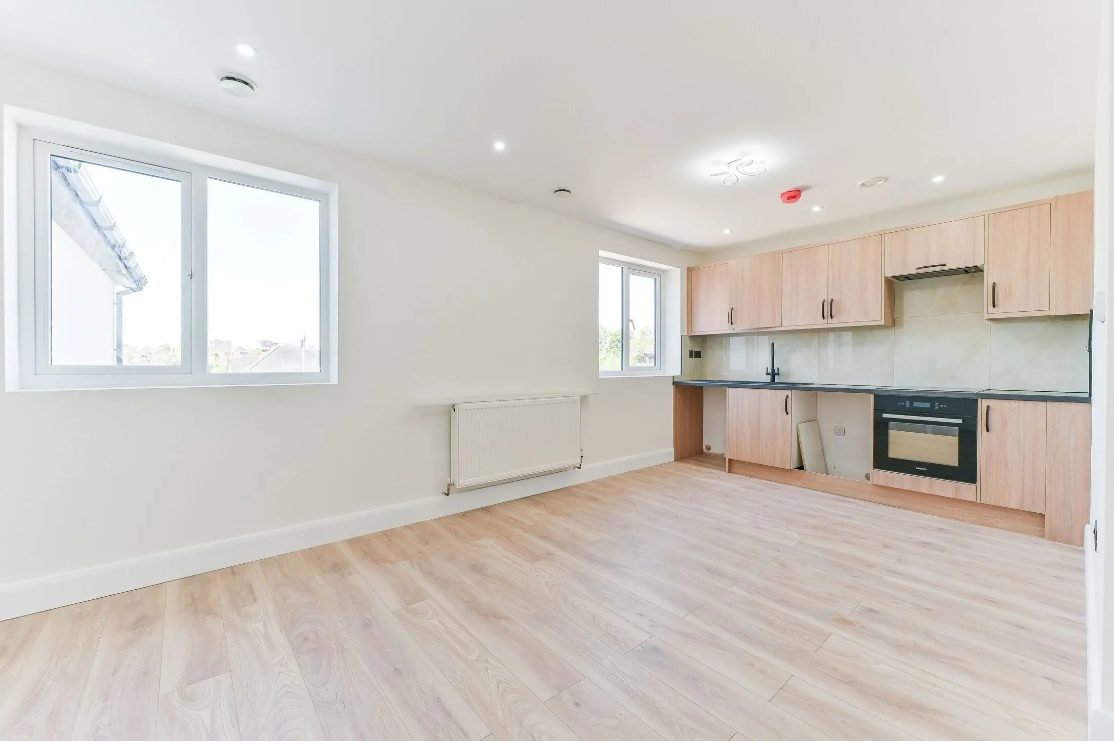 Flat Waverley Way in Greater London