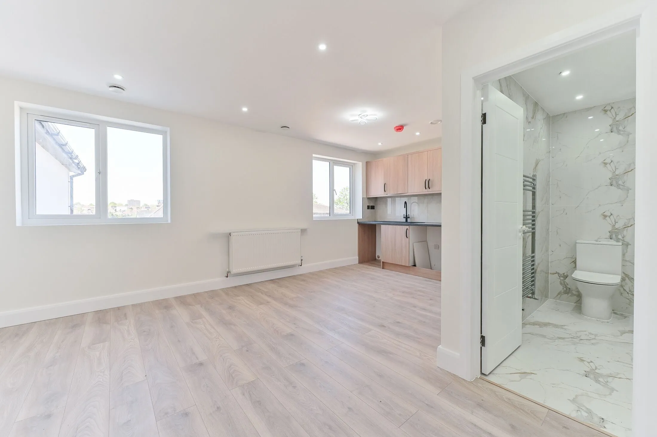 Flat Waverley Way in Greater London