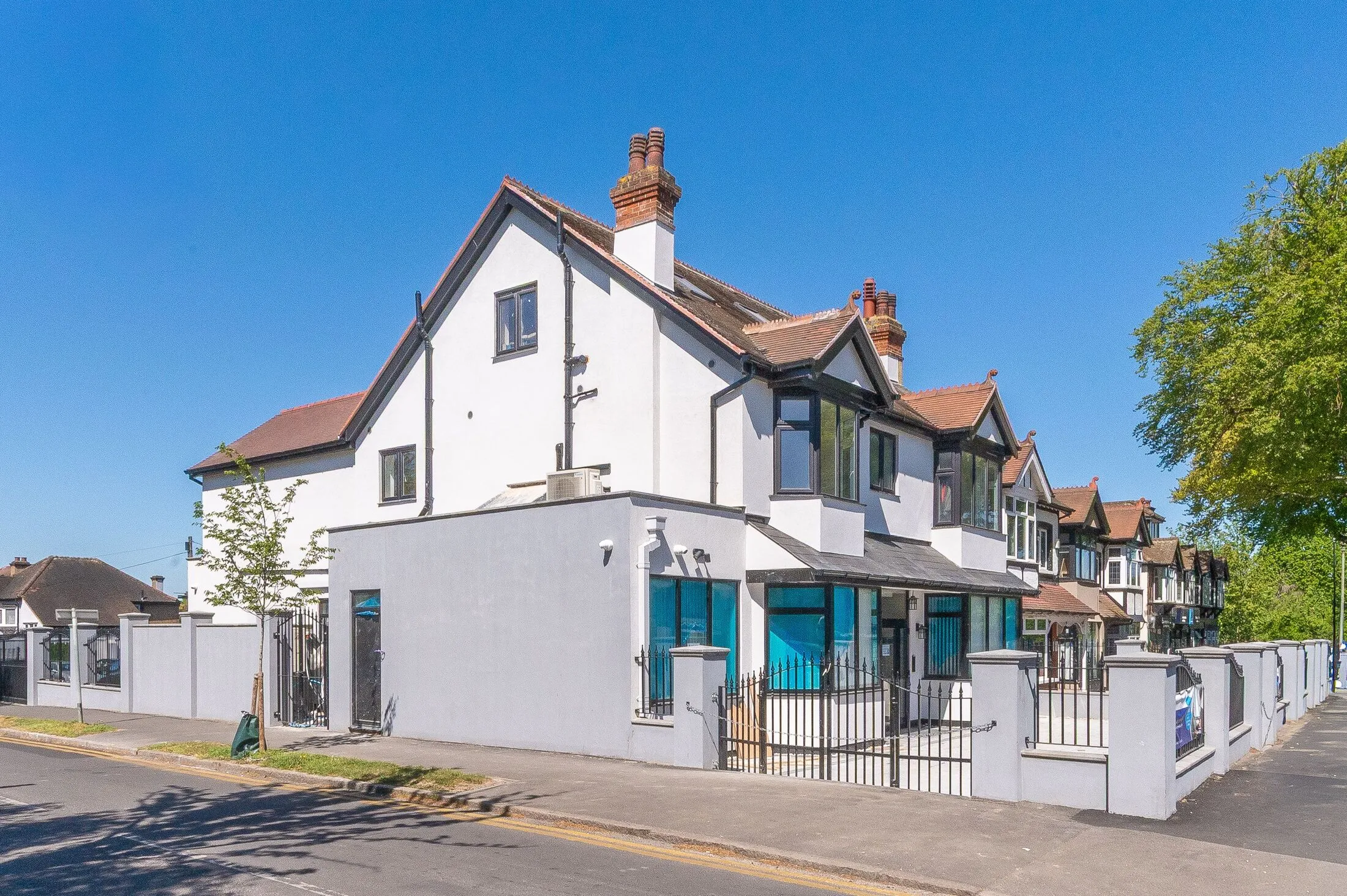 Flat Waverley Way in Greater London