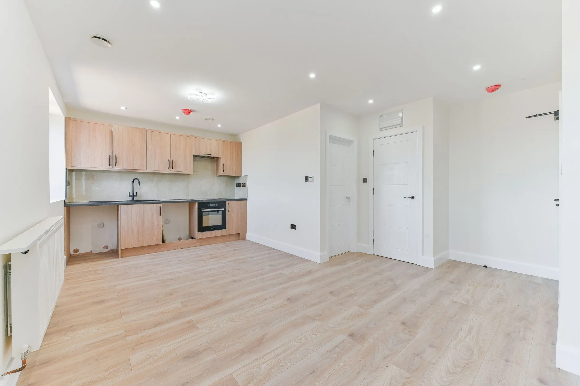 Flat Waverley Way in Greater London