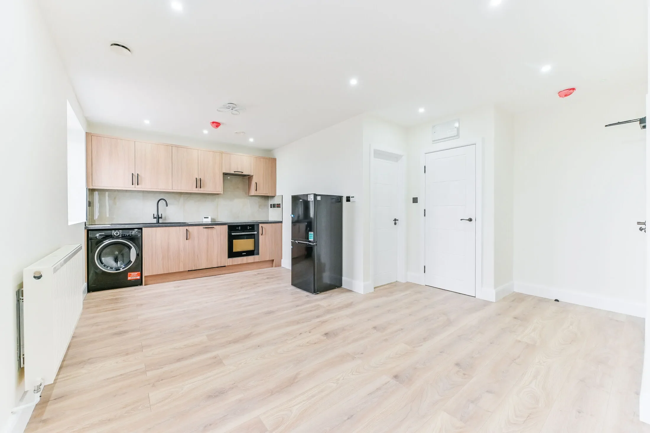 Flat Waverley Way in Greater London