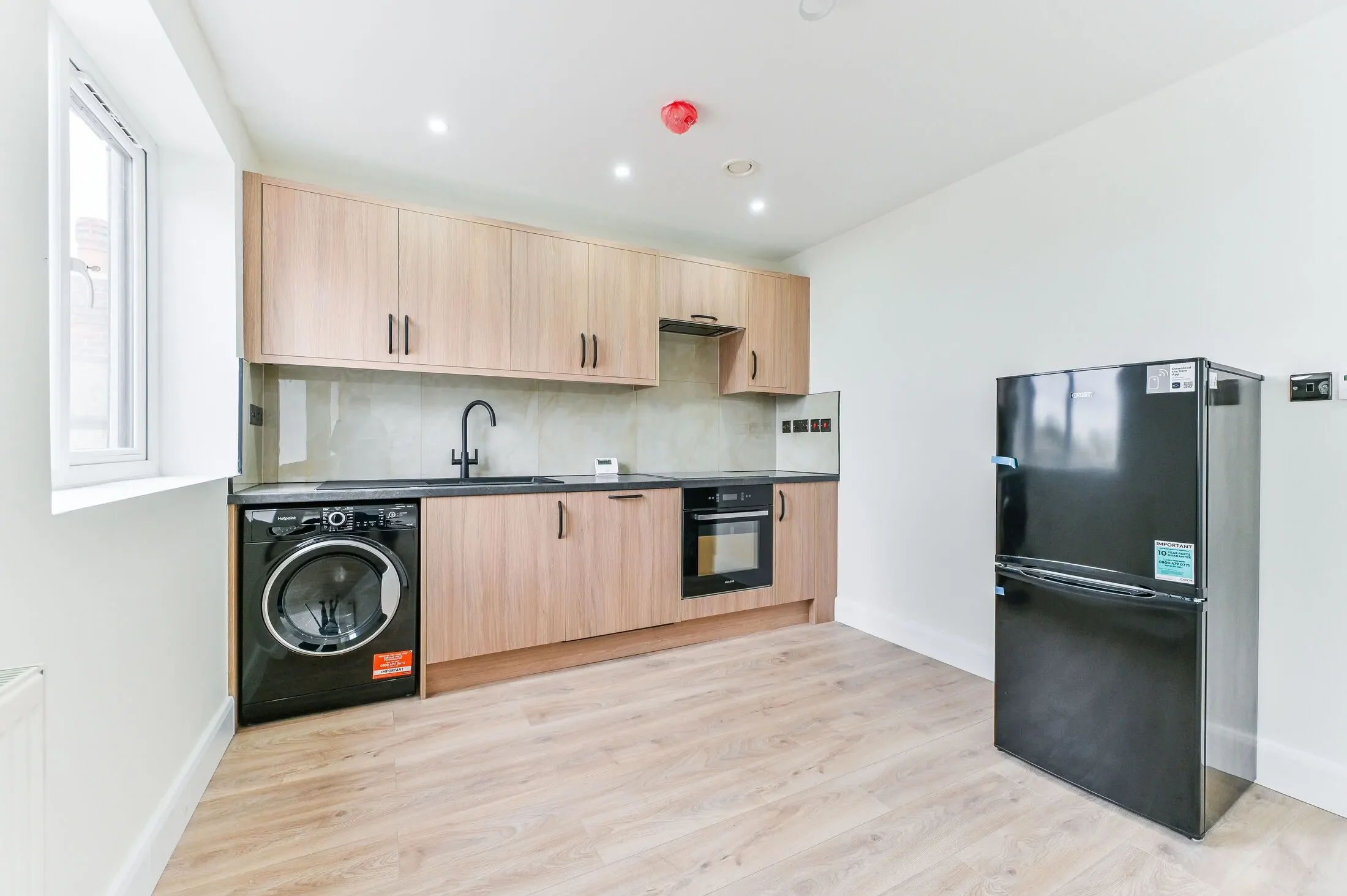 Flat Waverley Way in Greater London