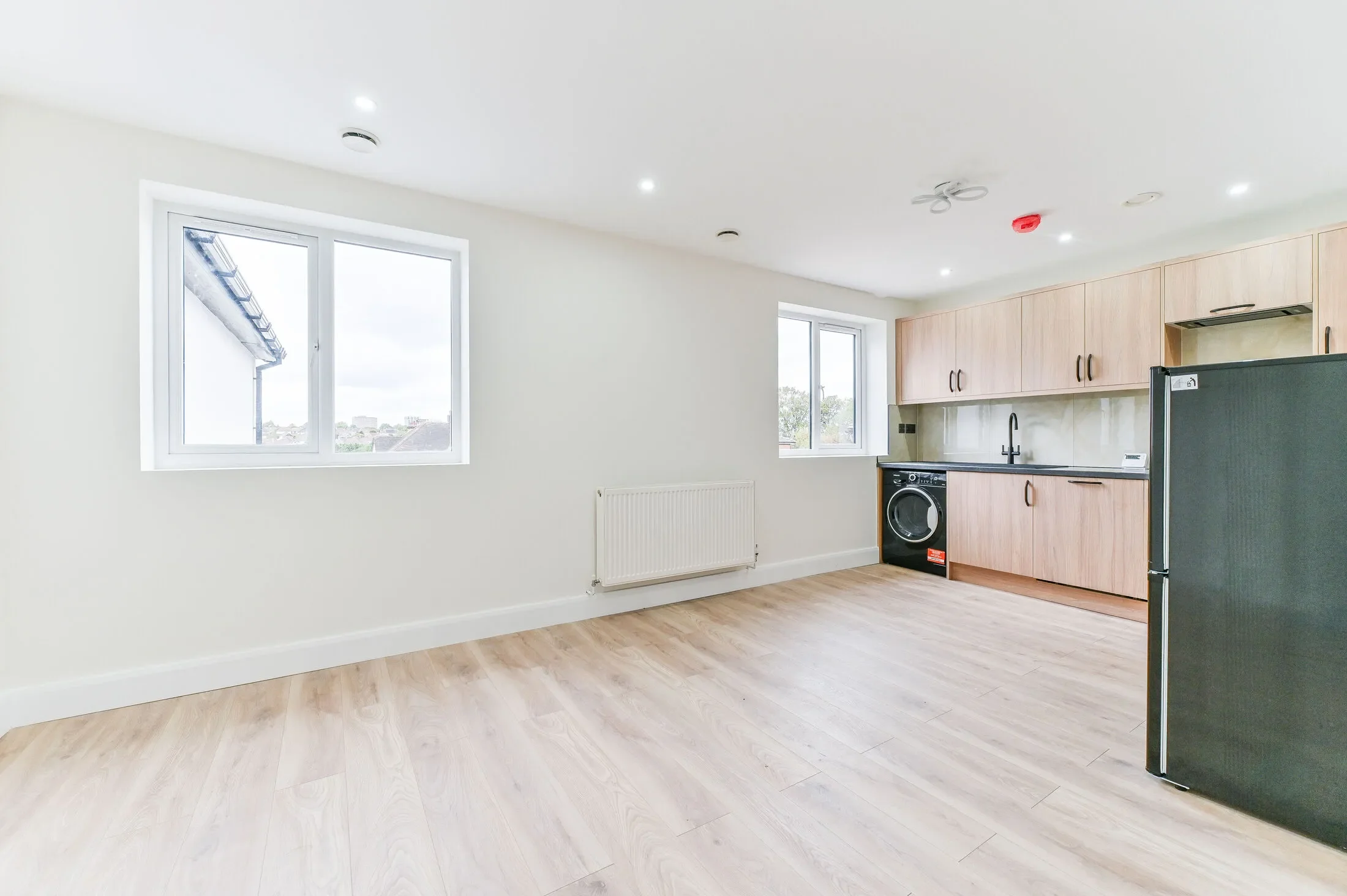 Flat Waverley Way in Greater London