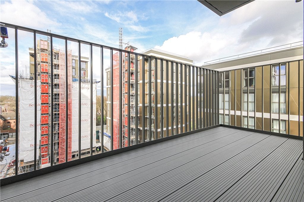 Flat London Road in Borough of Spelthorne