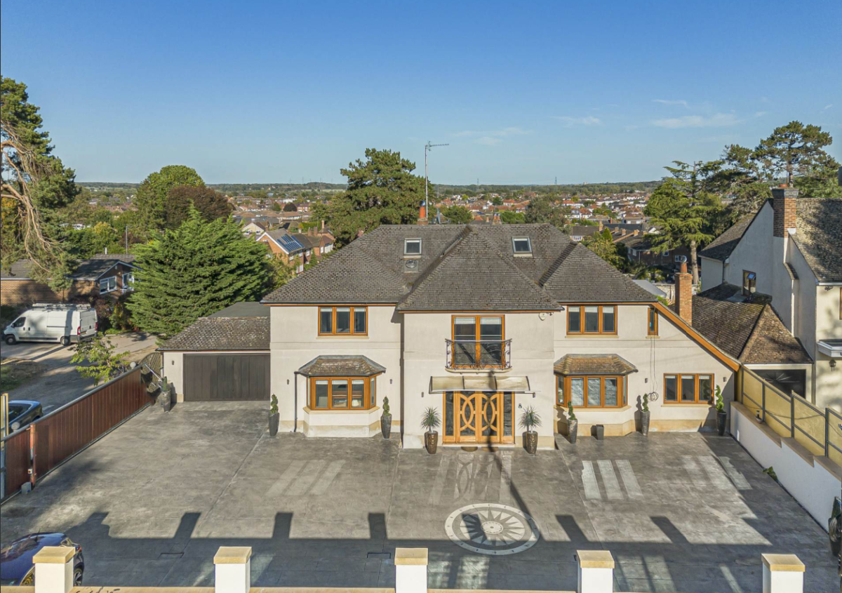 House College Road in Hoddesdon