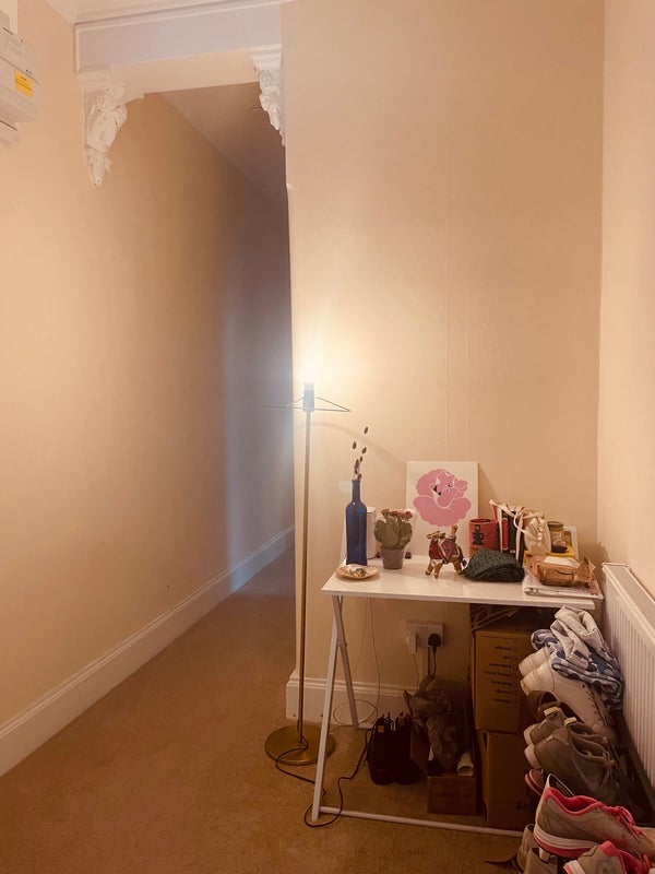 Room Flanders Road in Greater London