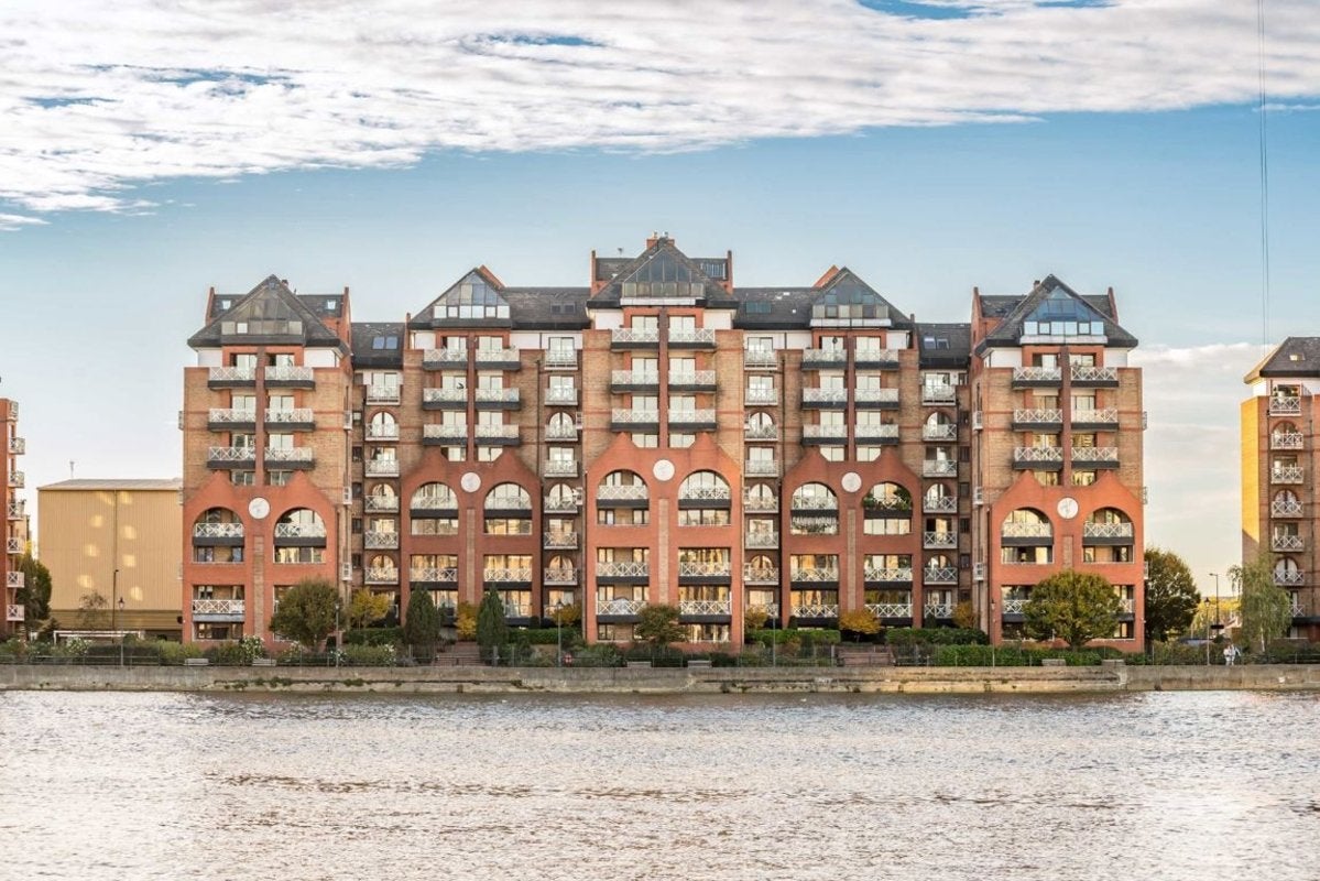 Flat William Morris Way in Greater London