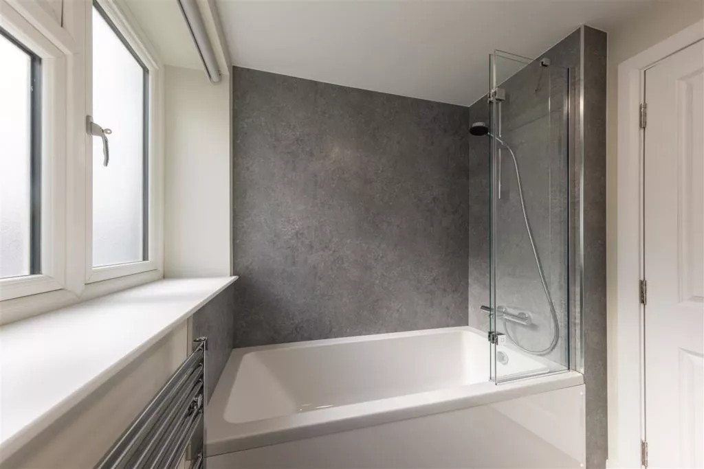 Flat South Street in Mole Valley