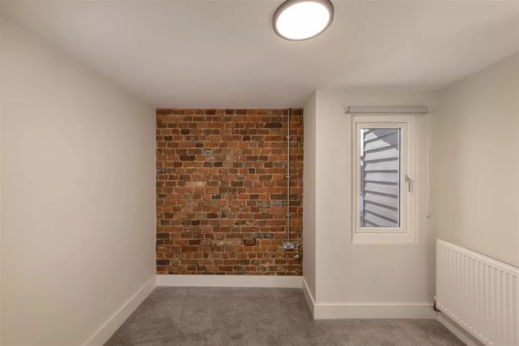 Flat South Street in Mole Valley