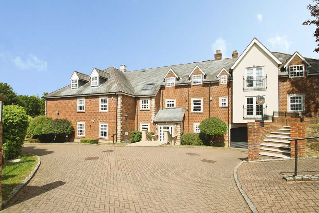 Flat The Common in Greater London