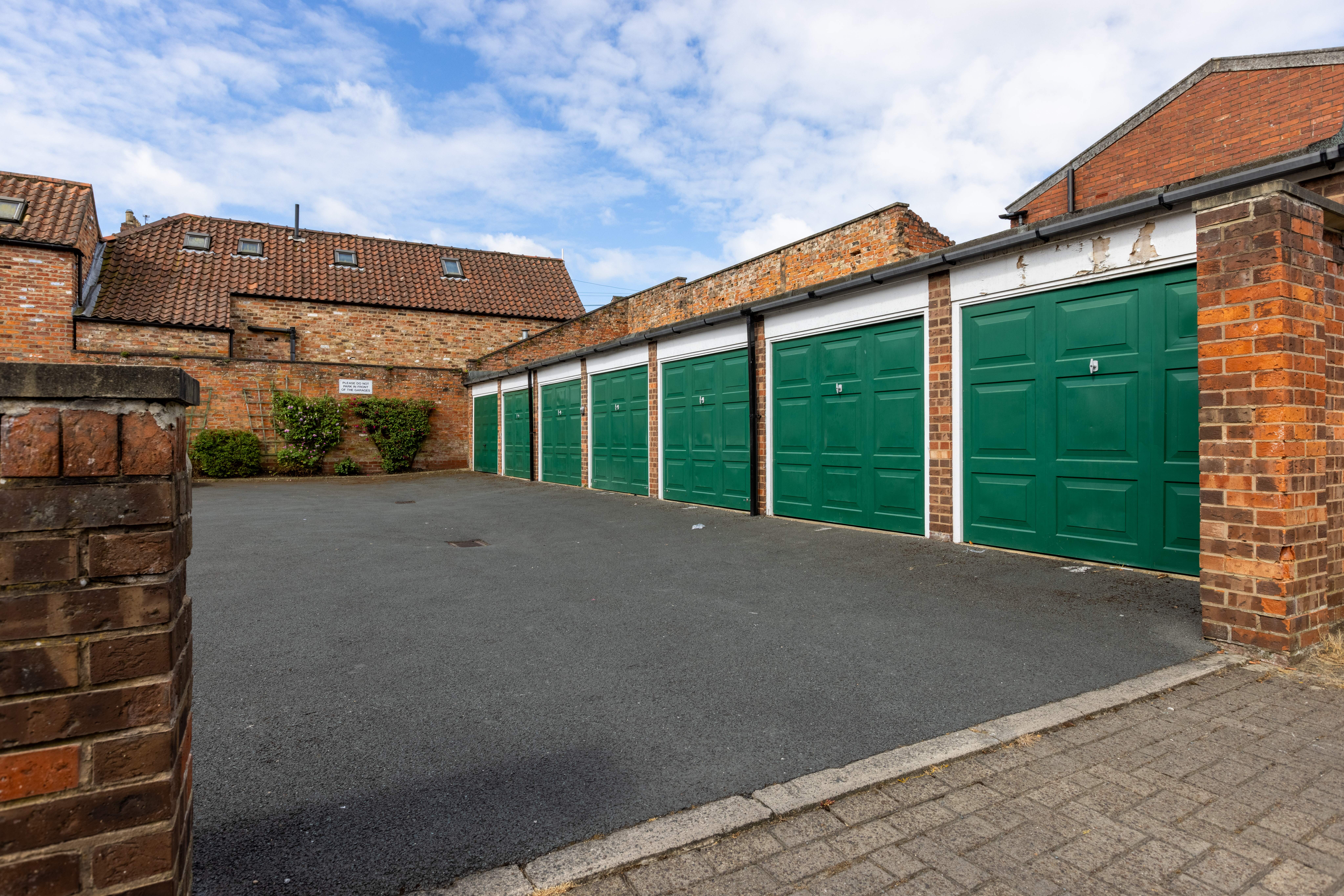 Flat Westerdale Court in York