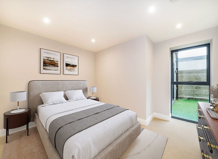Flat Merton Road in Greater London