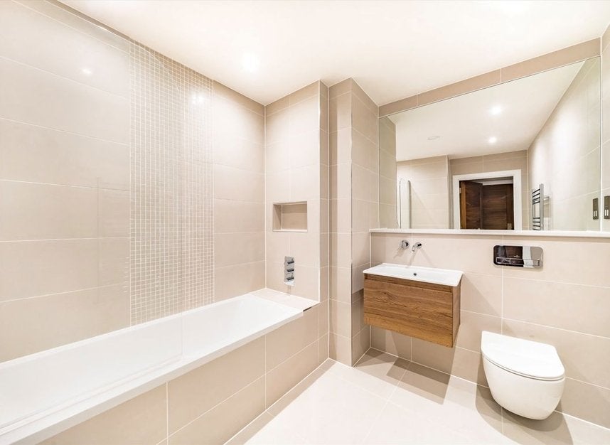 Flat Merton Road in Greater London