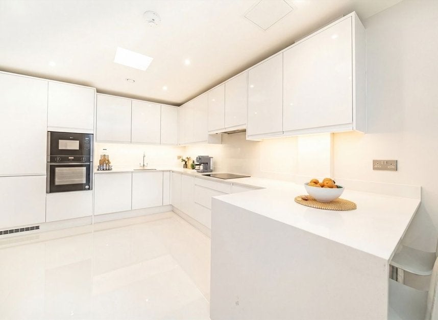 Flat Merton Road in Greater London