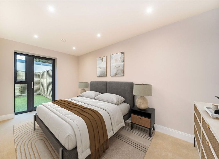 Flat Merton Road in Greater London