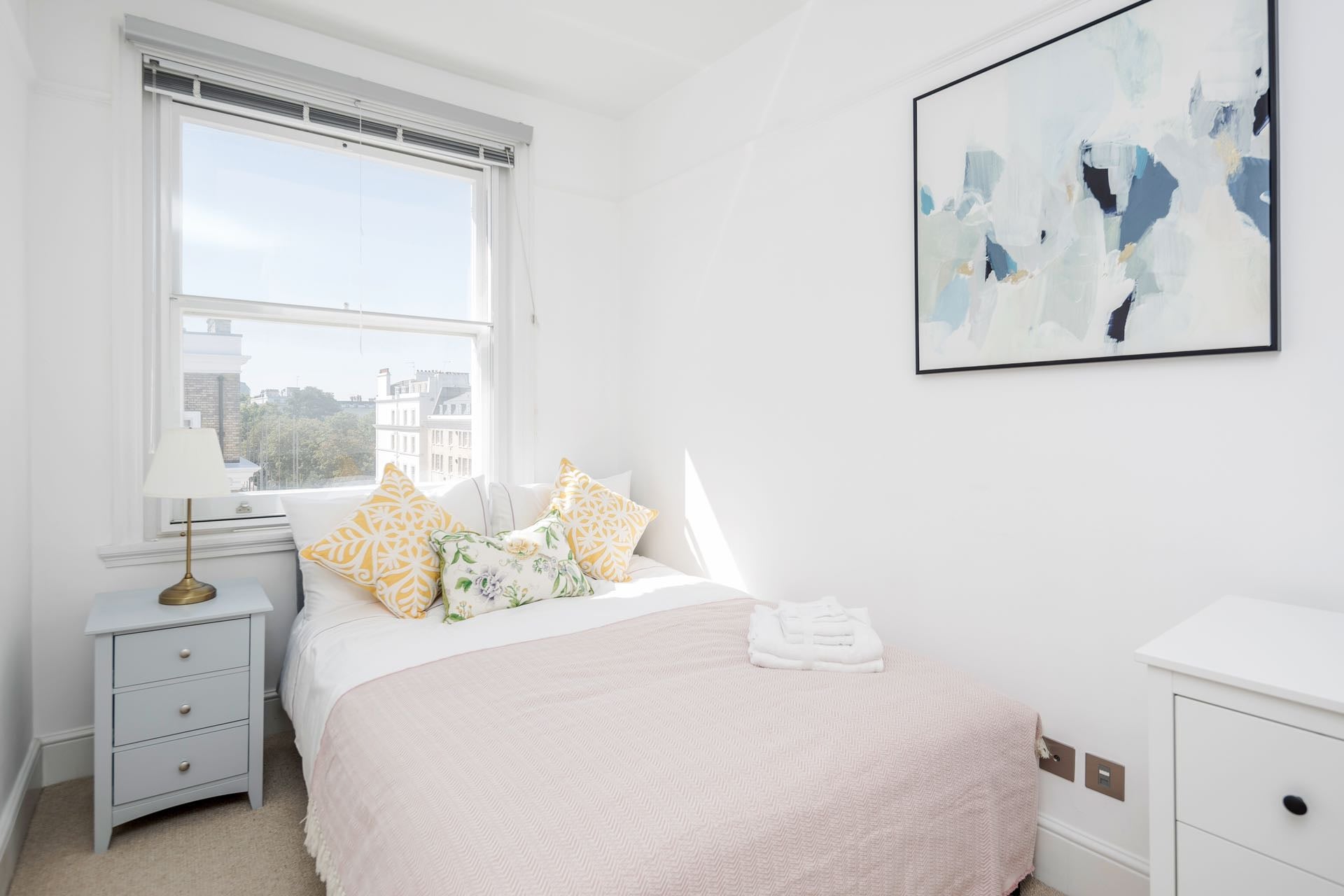 Flat Petersham Place in Greater London