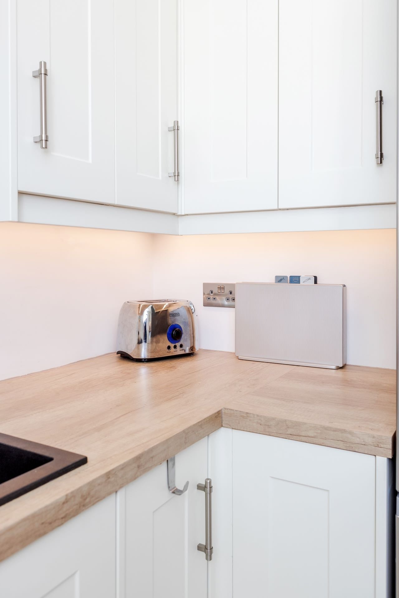 Flat Petersham Place in Greater London