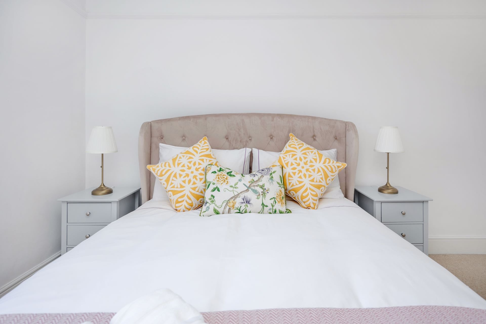 Flat Petersham Place in Greater London