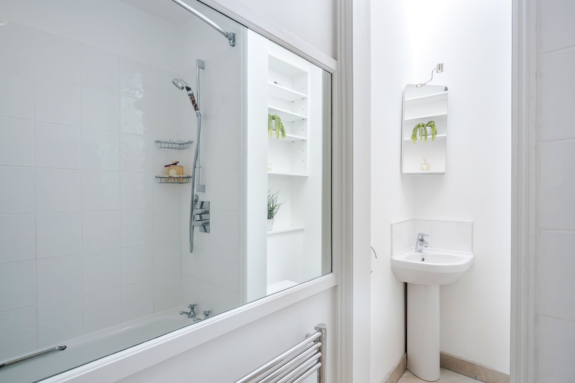 Flat Petersham Place in Greater London