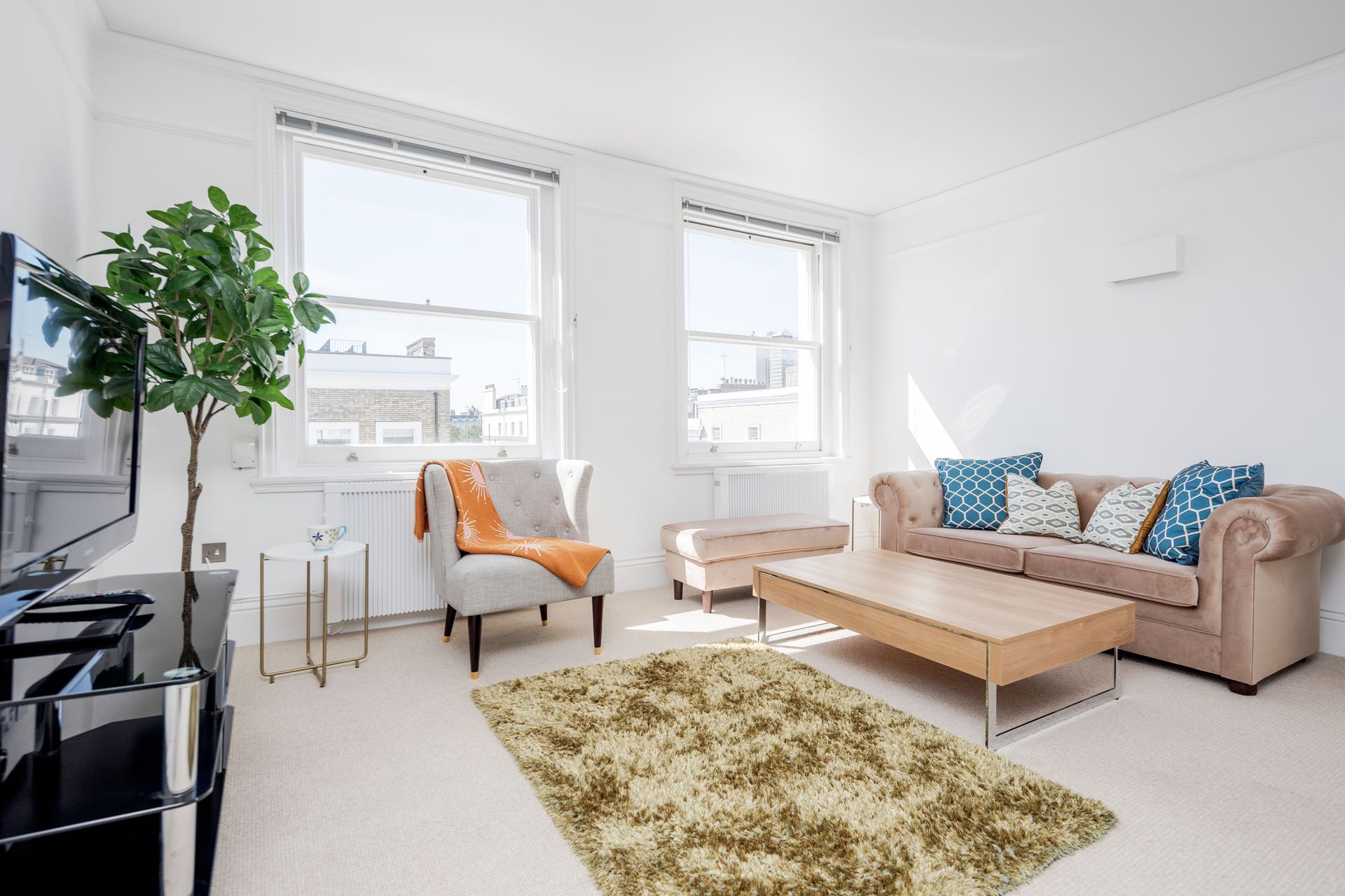 Flat Petersham Place in Greater London
