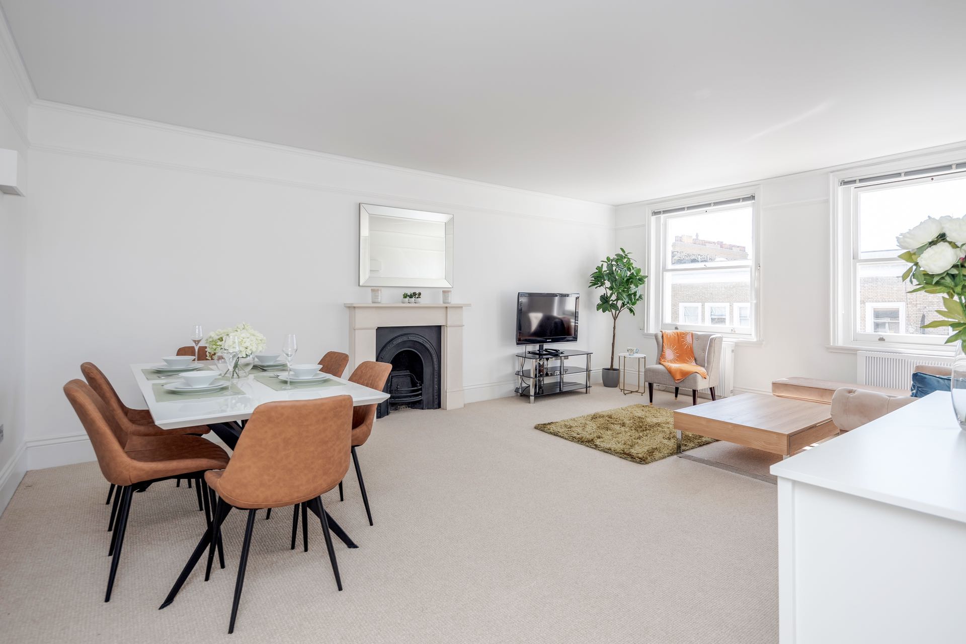 Flat Petersham Place in Greater London