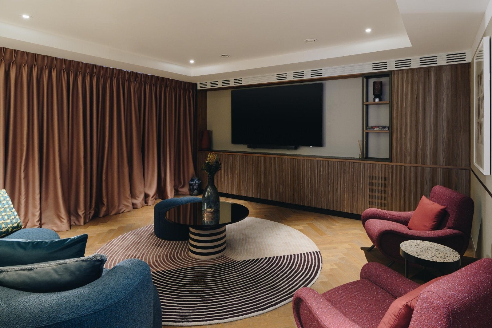 Flat New Drum Street in Greater London