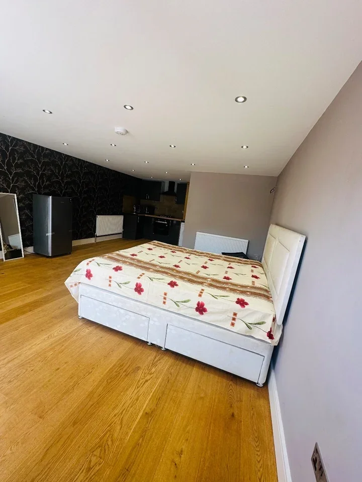 Room Greencroft Road in Greater London