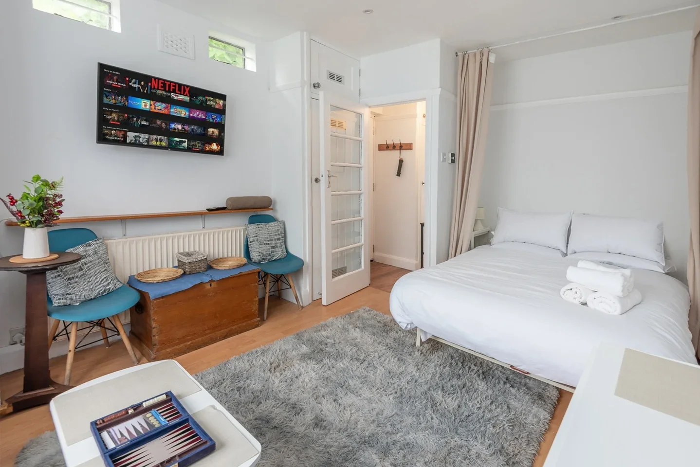 Flat Trinity Road in Greater London