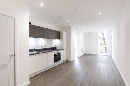 Flat Knoll Road in Surrey Heath