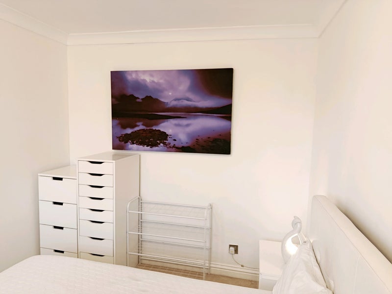 Room Southgate Drive in Crawley