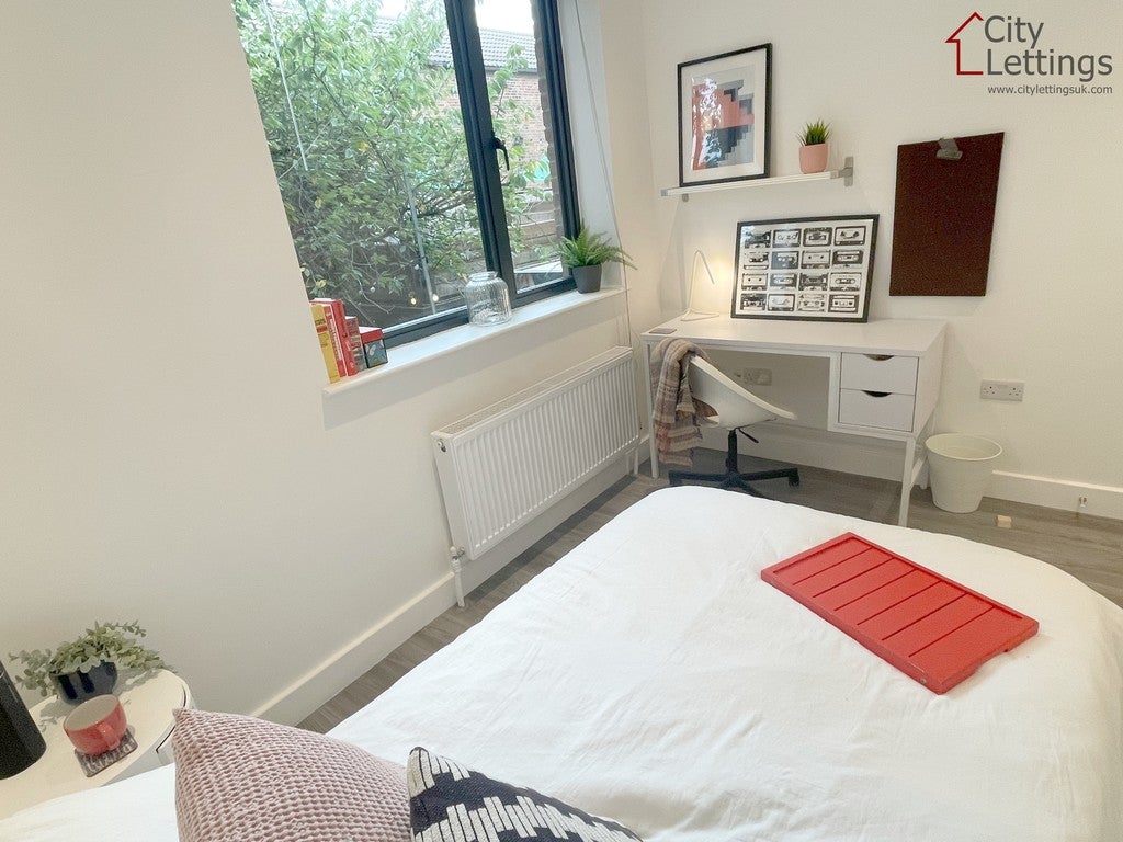 Room Derby Road in Nottingham