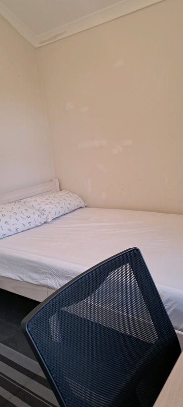 Room Pearcroft Road in Greater London