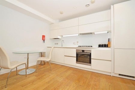 Flat Heneage Street in Greater London