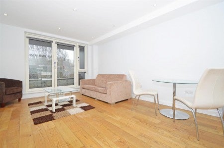 Flat Heneage Street in Greater London