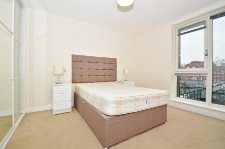 Flat Heneage Street in Greater London