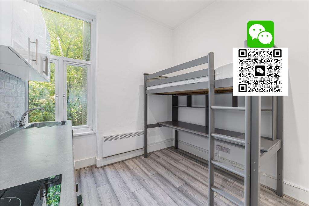 Flat Warwick Road in Greater London