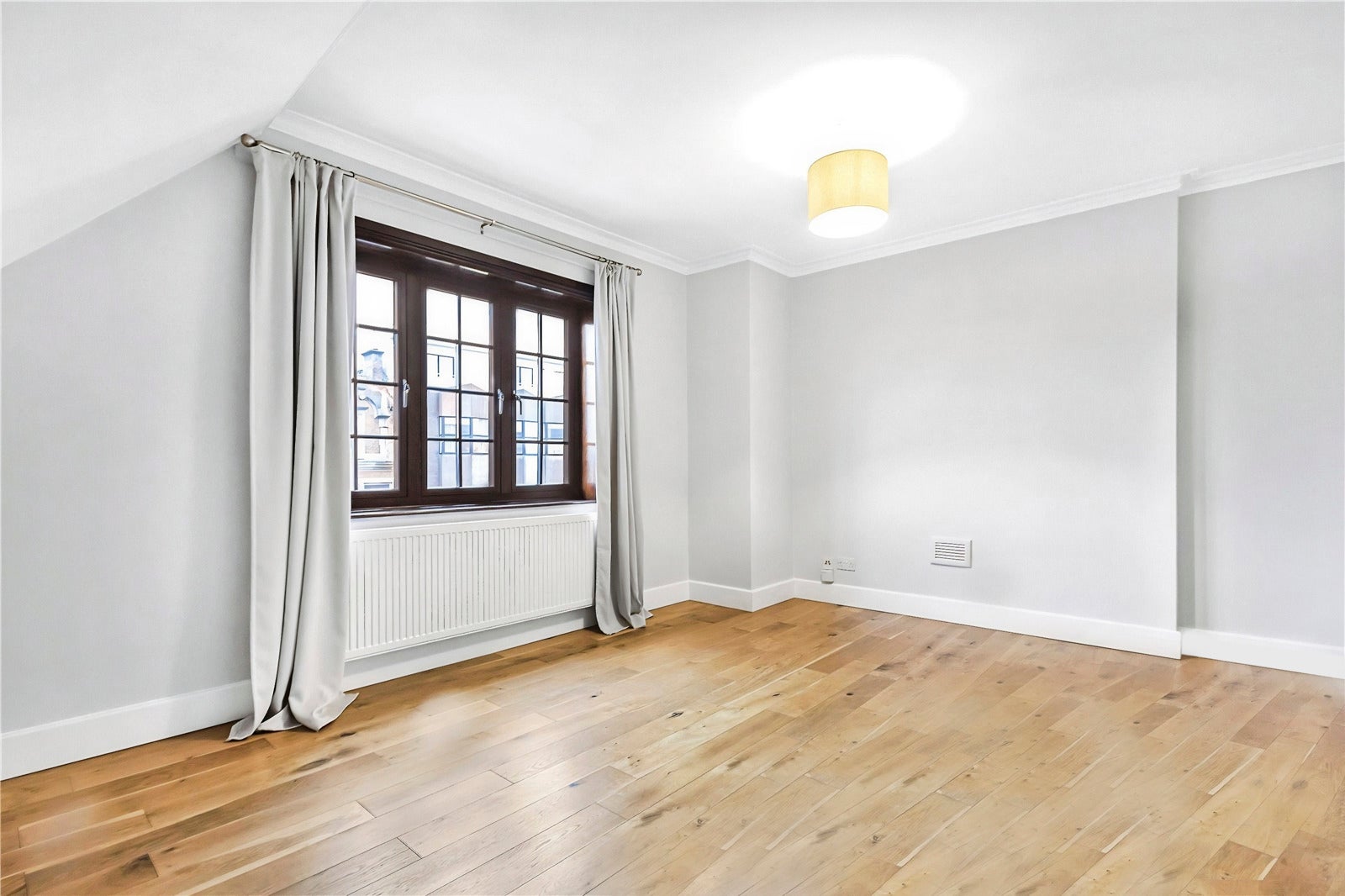 Flat Mare Street in Greater London