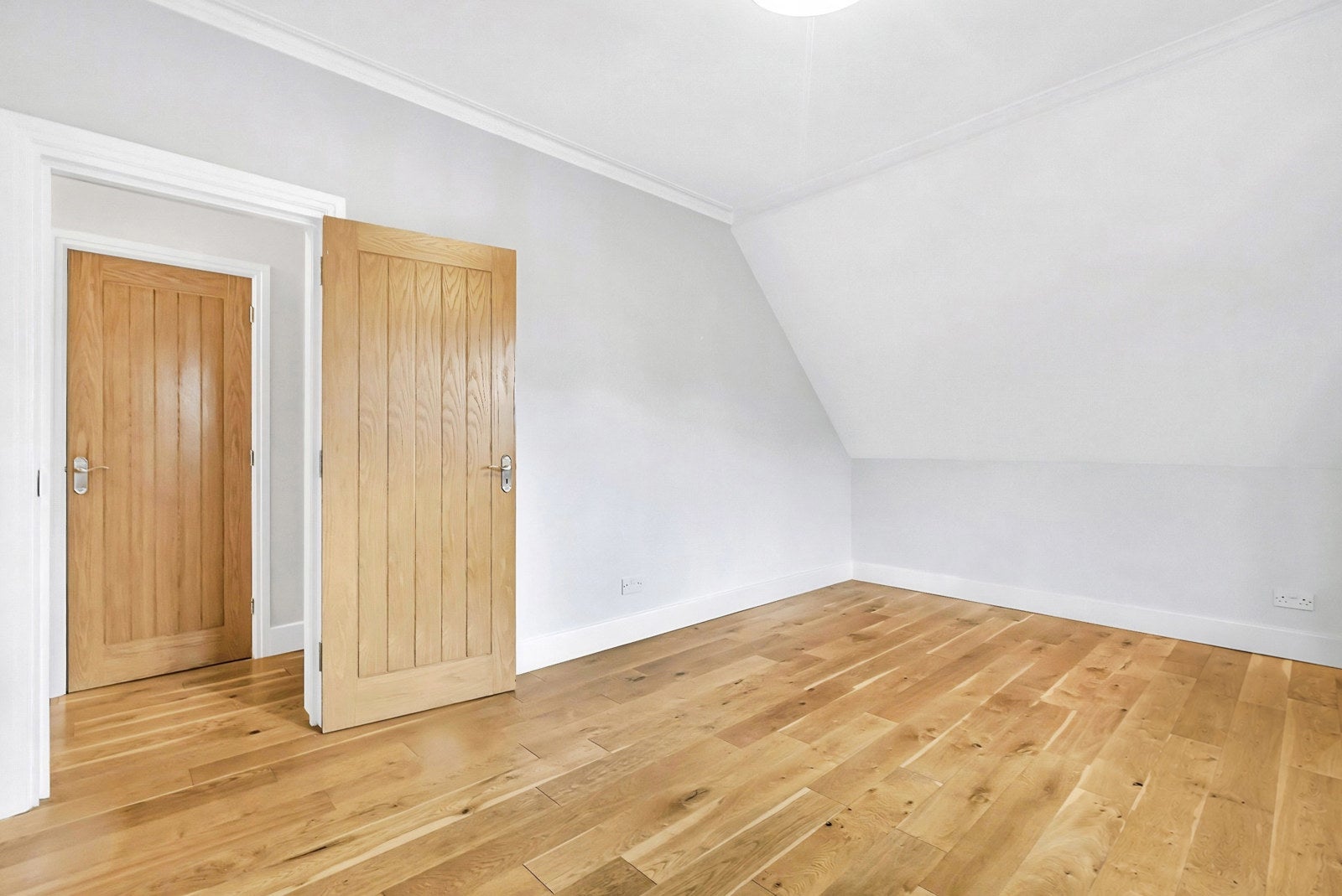 Flat Mare Street in Greater London