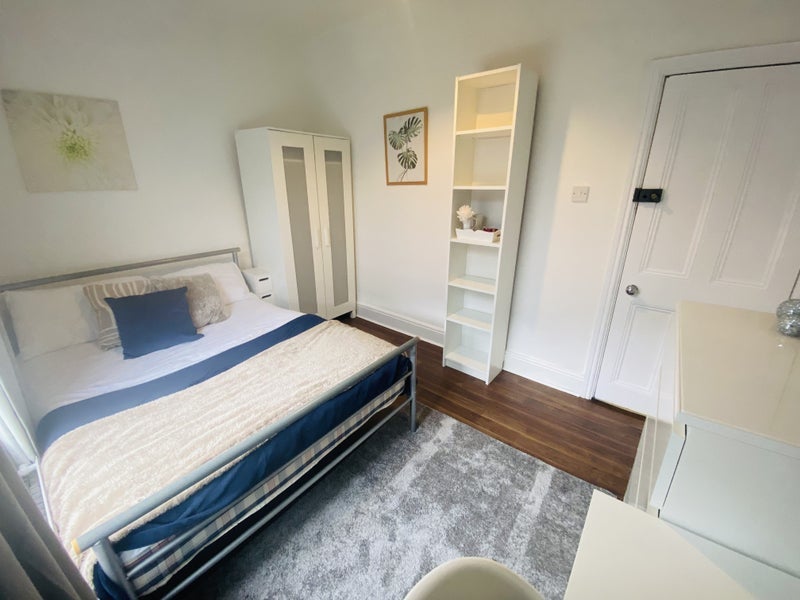 Room Hunter House Road in Sheffield