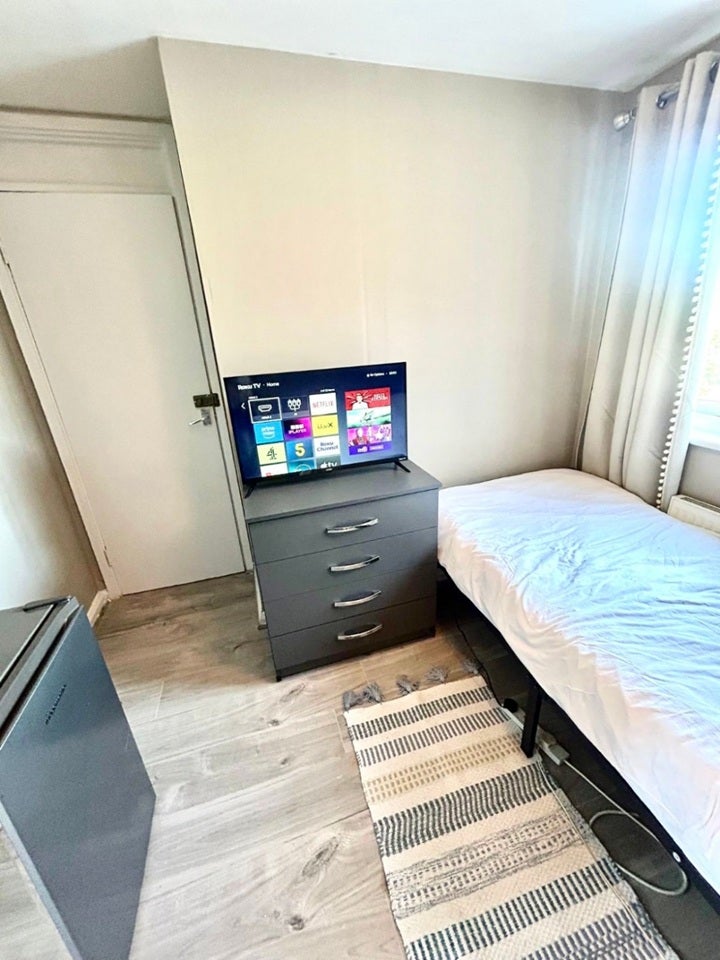 Room Curtis Field Road in Greater London