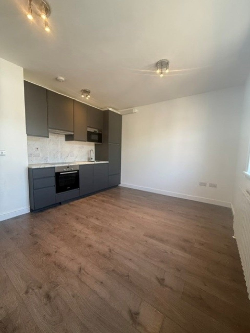 Flat Warrington Road in Greater London