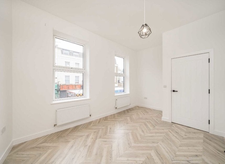 Flat Ashdown Crescent in Greater London