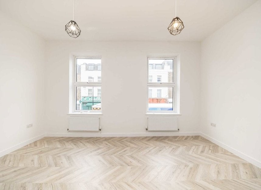 Flat Ashdown Crescent in Greater London