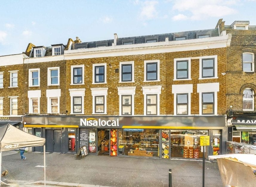 Flat Ashdown Crescent in Greater London