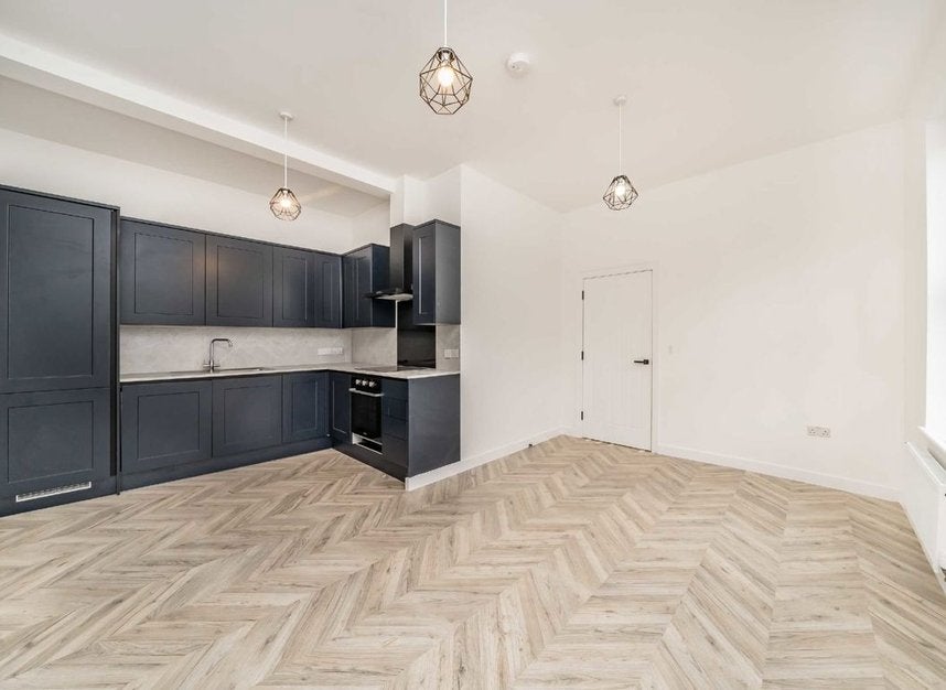 Flat Ashdown Crescent in Greater London