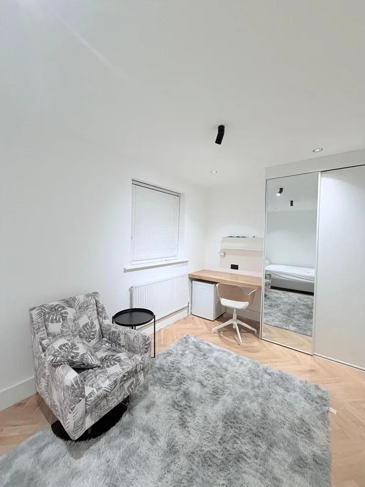 Room Carterhatch Road in Greater London