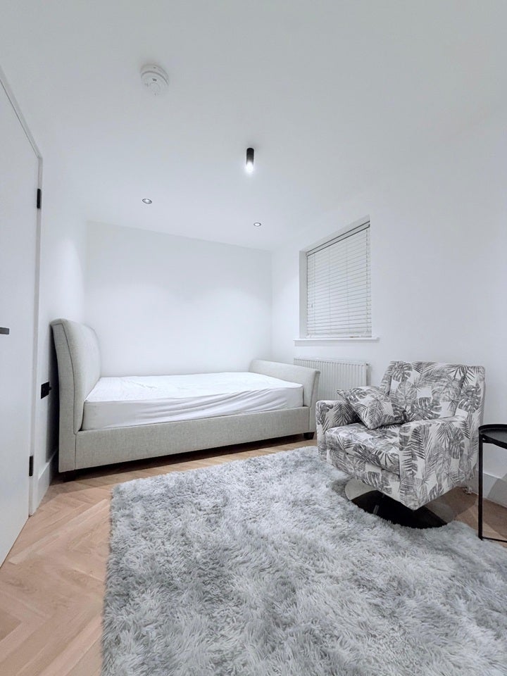 Room Carterhatch Road in Greater London