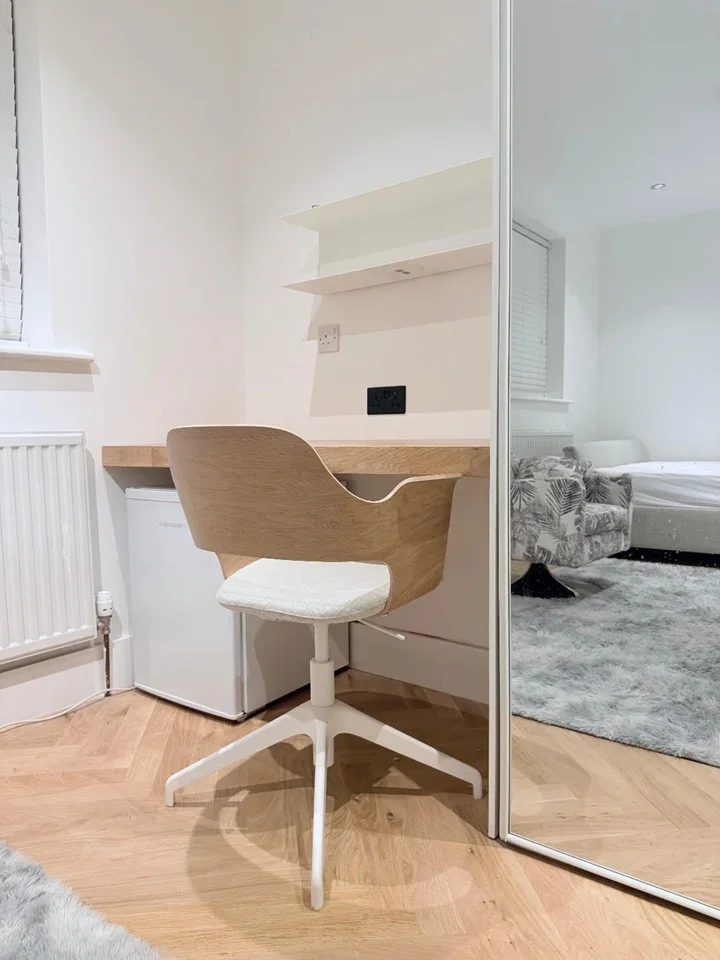 Room Carterhatch Road in Greater London