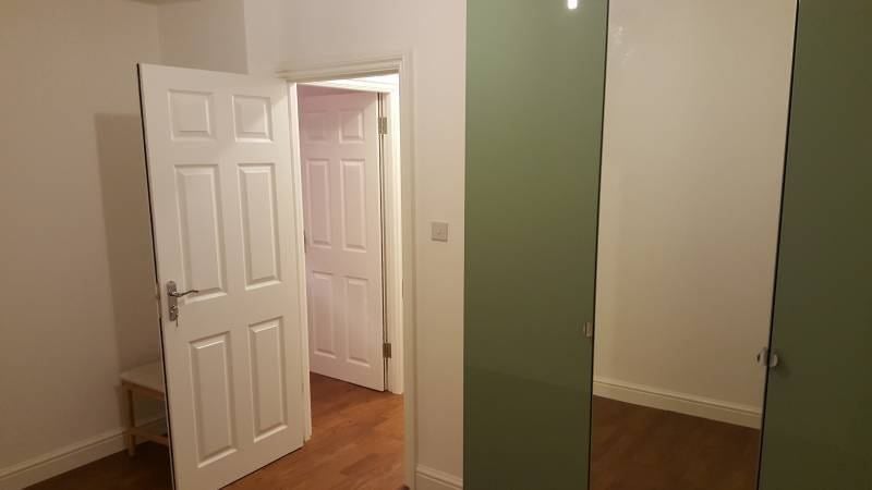 Room Coll's Road in Greater London